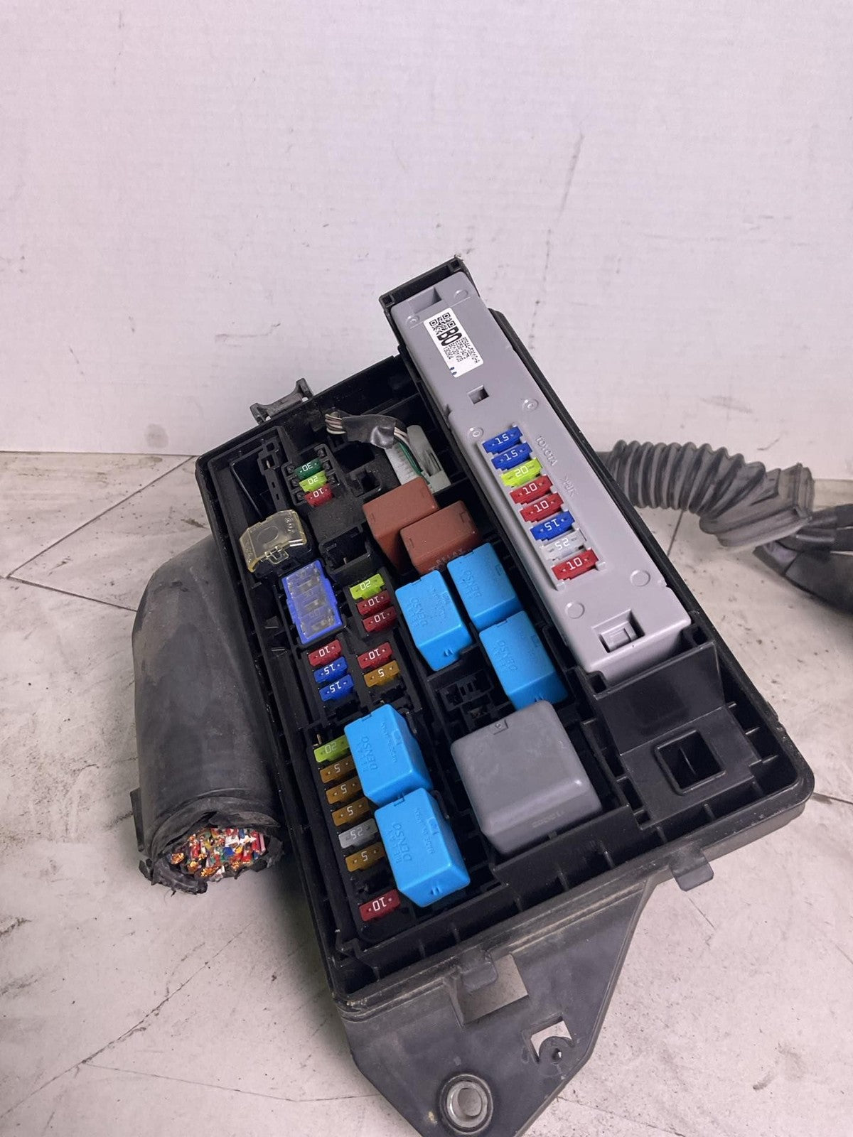 Engine Fuse Box LEXUS IS250 14 150